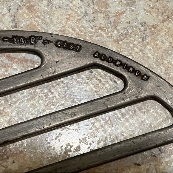 8” Round Aluminum Broil Rack - Picture 5 of 7